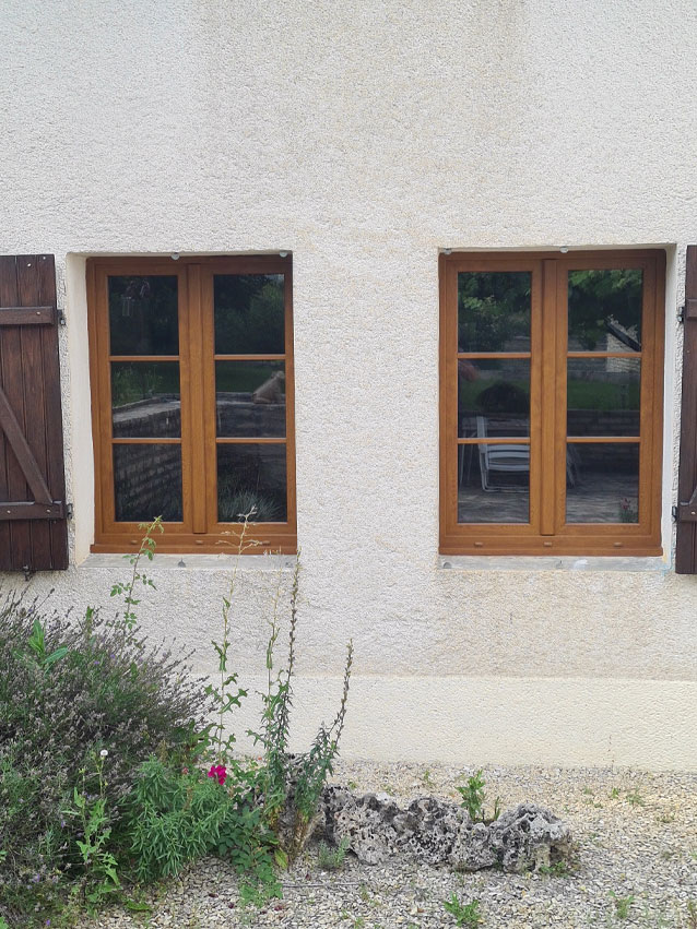 Améliorez l'isolation de votre maison avec des fenêtres et volets sur-mesure de Fabril.Est. Choisissez parmi des matériaux de haute qualité.